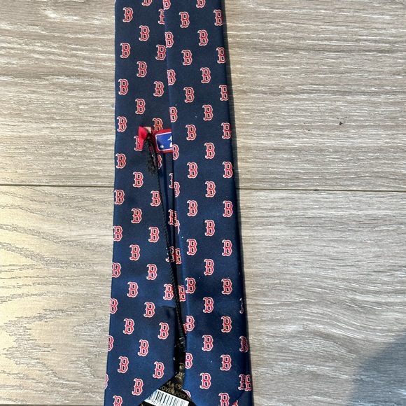 NWT Eagles Wind Boston Red Sox Print Silk Tie - Picture 6 of 8
